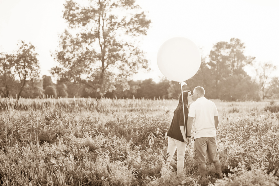 ottawa wedding photographer, engagement, rockcliffe parkway, summer, balloons