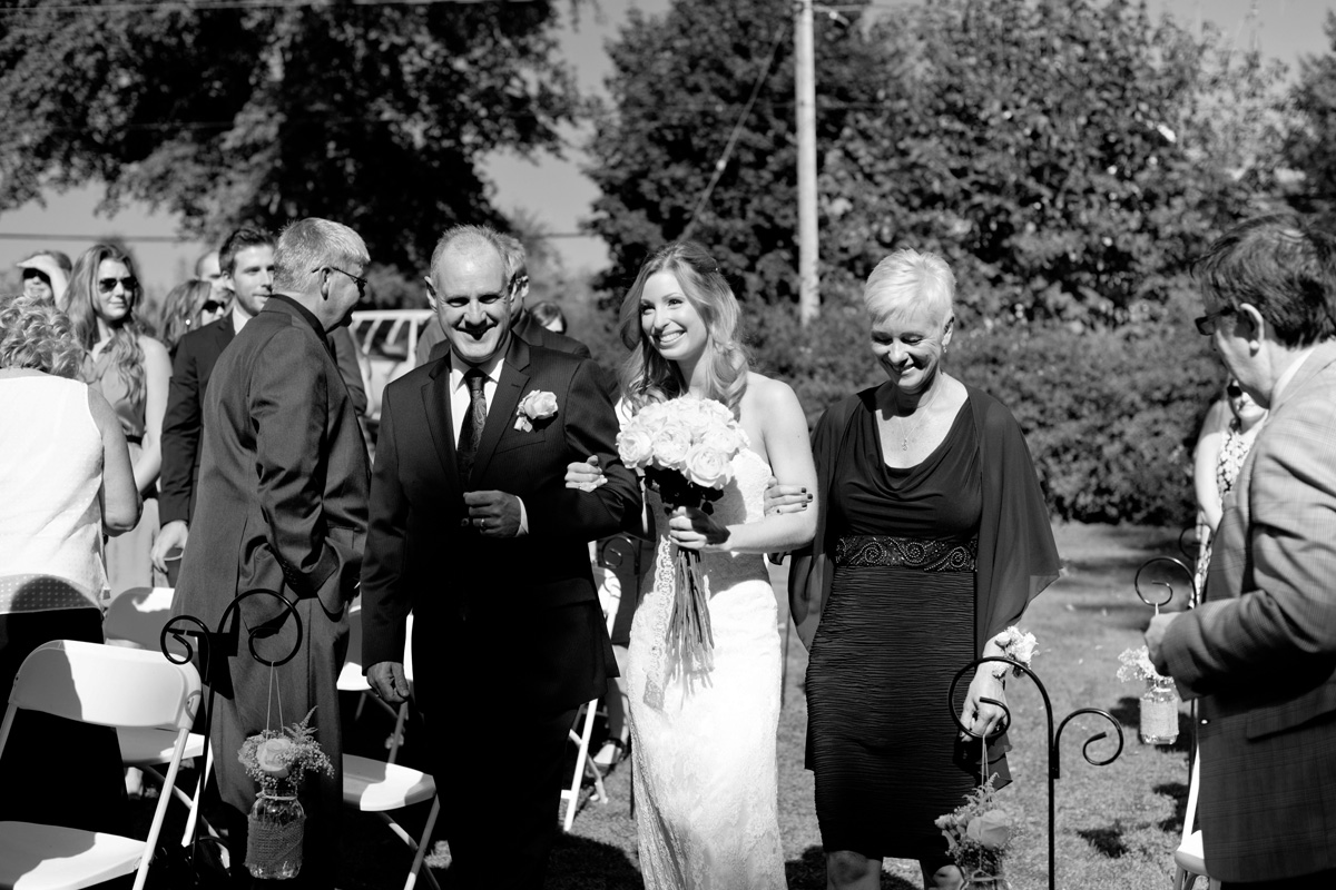ottawa wedding photographer, ottawa wedding photography, autumn, backyard, brockville, DIY, maplehurst manor, natural light, portraits, rustic
